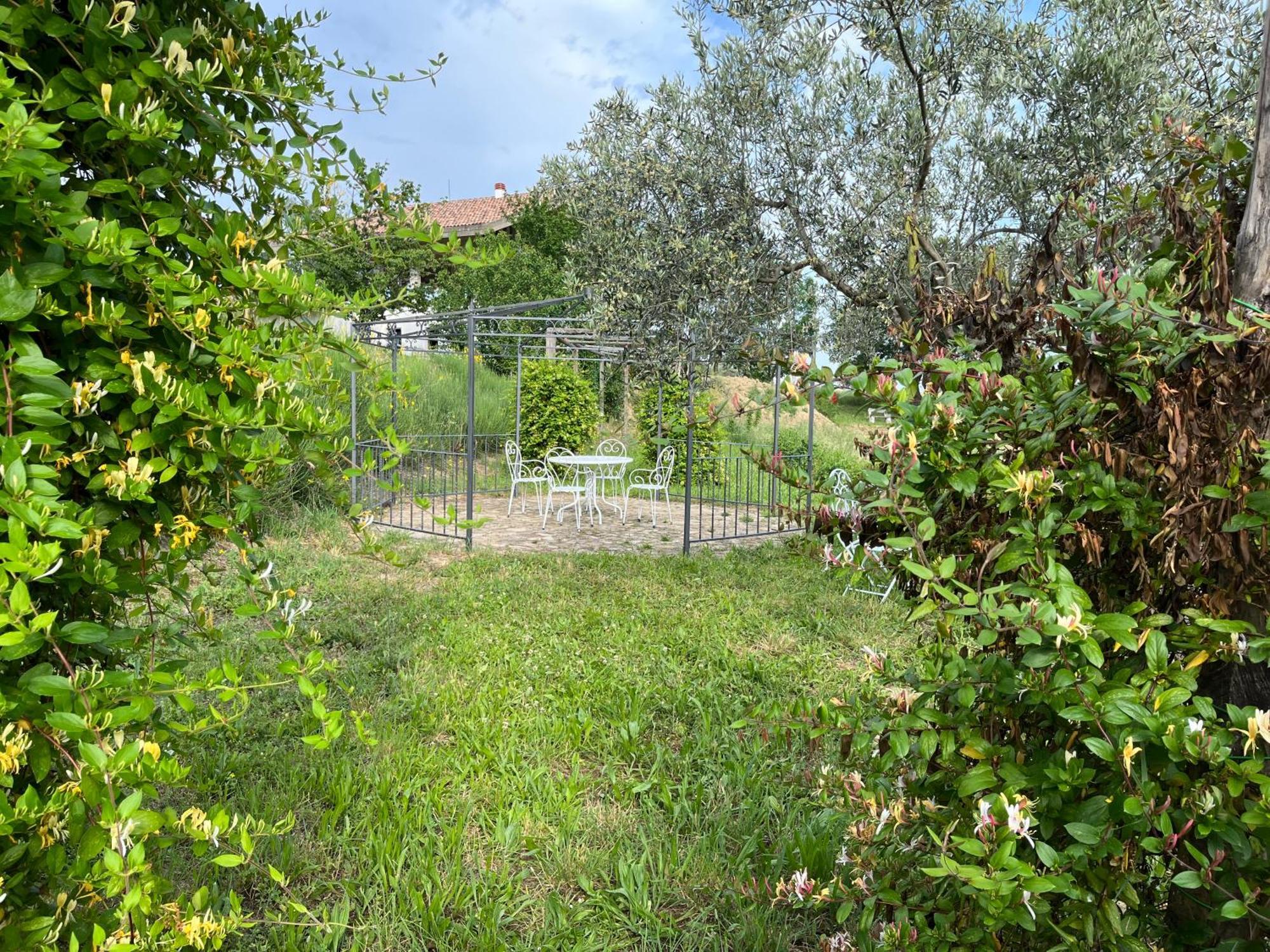 Agriturismo Borgo Del Ginepro Villa Castiglione Messer Raimondo Exterior photo